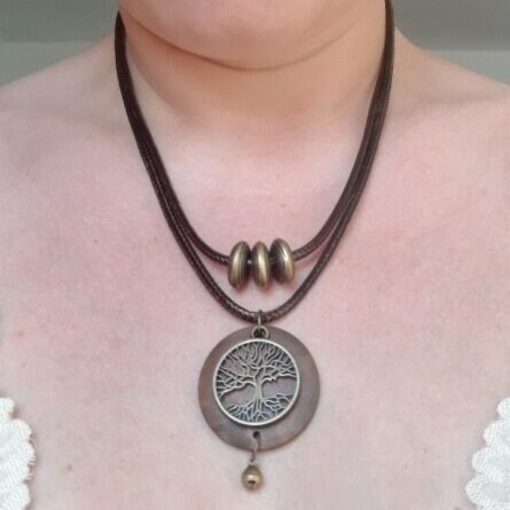 Bomlewe Necklace - Picture 3 of 4